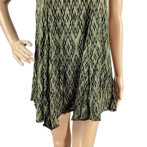Silence + Noise Witchy Dress Green Black Print Rayon XS - Picture 3 of 7
